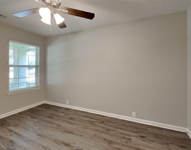 4714 Pin Oak Creek Lane - Photo Thumbnail 14