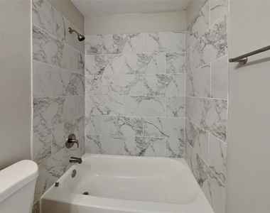4714 Pin Oak Creek Lane - Photo Thumbnail 13