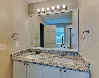 4714 Pin Oak Creek Lane - Photo Thumbnail 7