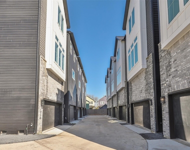 1020 W 15th 1/2 Street - Photo Thumbnail 41