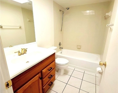 15075 Parkside Drive - Photo Thumbnail 6