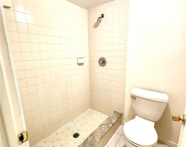 15075 Parkside Drive - Photo Thumbnail 9