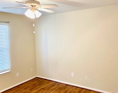 205 Mammoth Springs Lane - Photo Thumbnail 8