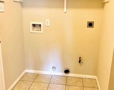 205 Mammoth Springs Lane - Photo Thumbnail 10