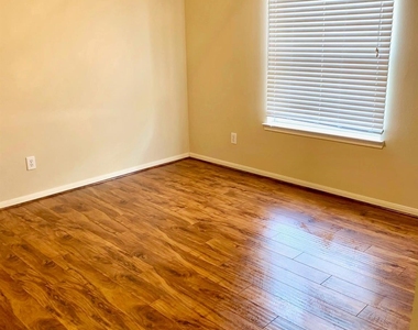 205 Mammoth Springs Lane - Photo Thumbnail 3