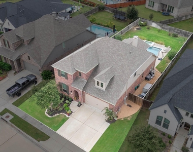 7111 Pondhawk Drive - Photo Thumbnail 3
