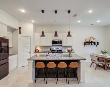7111 Pondhawk Drive - Photo Thumbnail 10