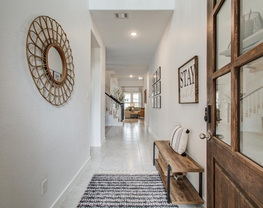 7111 Pondhawk Drive - Photo Thumbnail 5