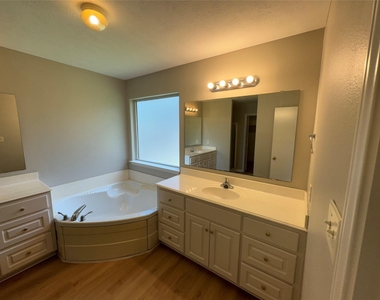 16324 Sun View - Photo Thumbnail 8
