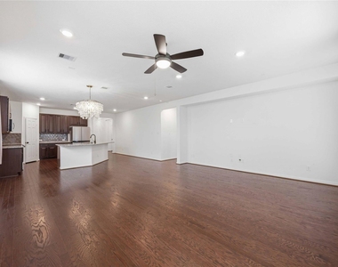 7627 Coral Key Drive - Photo Thumbnail 10
