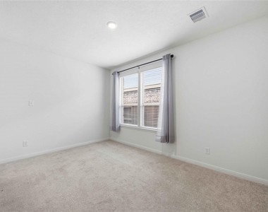 7627 Coral Key Drive - Photo Thumbnail 12