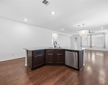 7627 Coral Key Drive - Photo Thumbnail 7
