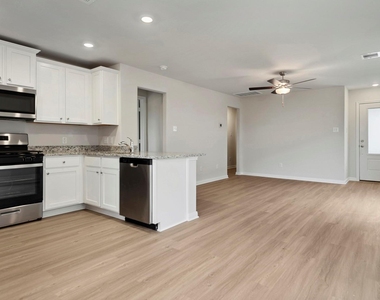 15830 Berry Hill Drive - Photo Thumbnail 1