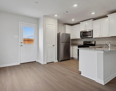15830 Berry Hill Drive - Photo Thumbnail 5