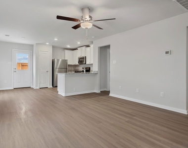 15830 Berry Hill Drive - Photo Thumbnail 2