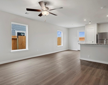 15830 Berry Hill Drive - Photo Thumbnail 3