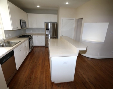 1046 W 25th Street - Photo Thumbnail 11