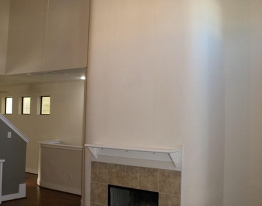 1046 W 25th Street - Photo Thumbnail 7