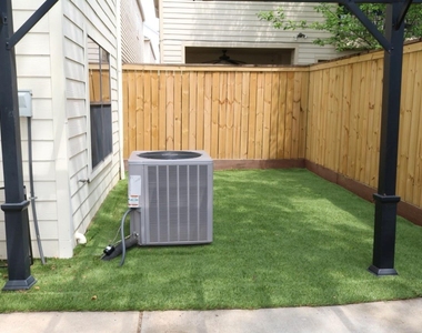 1046 W 25th Street - Photo Thumbnail 22