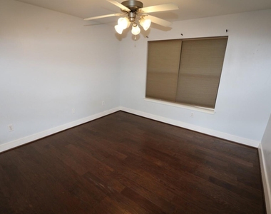1046 W 25th Street - Photo Thumbnail 2