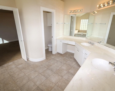 1046 W 25th Street - Photo Thumbnail 19