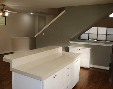 1046 W 25th Street - Photo Thumbnail 12