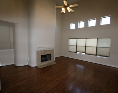 1046 W 25th Street - Photo Thumbnail 5