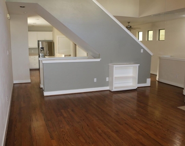 1046 W 25th Street - Photo Thumbnail 4