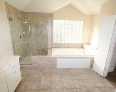 1046 W 25th Street - Photo Thumbnail 18