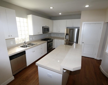 1046 W 25th Street - Photo Thumbnail 10