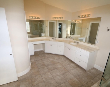 1046 W 25th Street - Photo Thumbnail 17