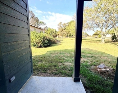 502 S Ross Sterling - Photo Thumbnail 26