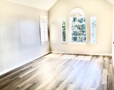 5711 Silver Bay Court - Photo Thumbnail 33
