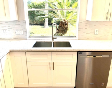5711 Silver Bay Court - Photo Thumbnail 8