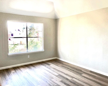 5711 Silver Bay Court - Photo Thumbnail 28