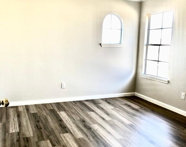 5711 Silver Bay Court - Photo Thumbnail 34