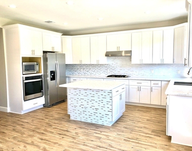 5711 Silver Bay Court - Photo Thumbnail 6