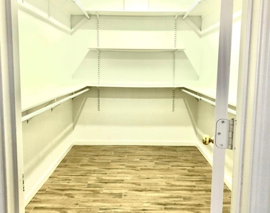 5711 Silver Bay Court - Photo Thumbnail 20