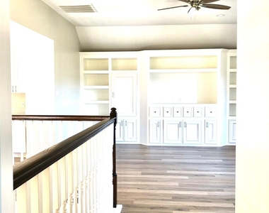 5711 Silver Bay Court - Photo Thumbnail 29