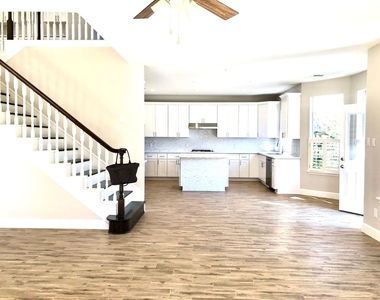 5711 Silver Bay Court - Photo Thumbnail 5