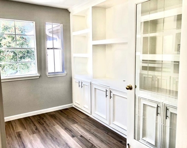 5711 Silver Bay Court - Photo Thumbnail 32