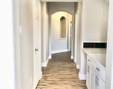 5711 Silver Bay Court - Photo Thumbnail 13