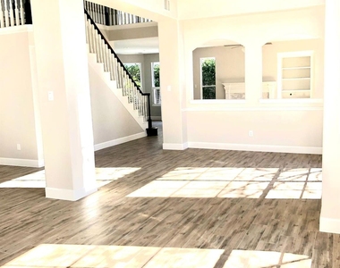 5711 Silver Bay Court - Photo Thumbnail 4