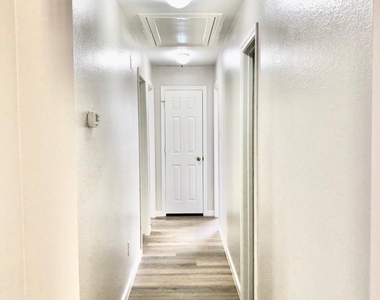 5711 Silver Bay Court - Photo Thumbnail 37