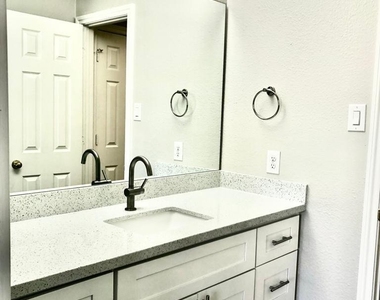 5711 Silver Bay Court - Photo Thumbnail 43
