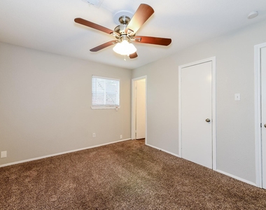 5721 Melanite Street - Photo Thumbnail 10