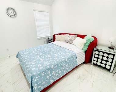 27039 Flower Isle Lane - Photo Thumbnail 14