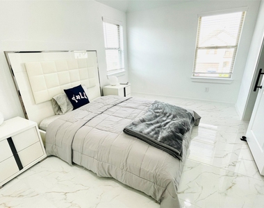 27039 Flower Isle Lane - Photo Thumbnail 12