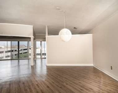 823 S Water Street - Photo Thumbnail 1