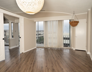 823 S Water Street - Photo Thumbnail 2